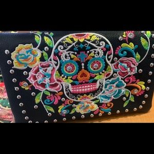 La Calavera wristlet
